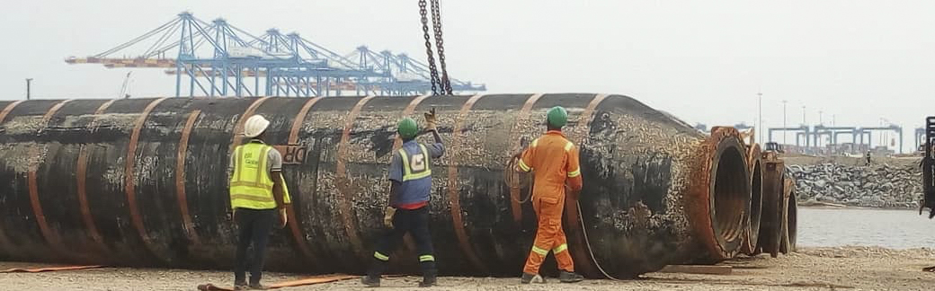 Giant Self-Floating Hoses to Antwerp